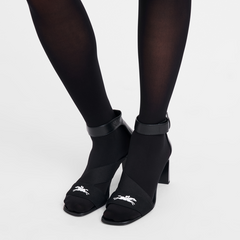 La Baronne Pumps